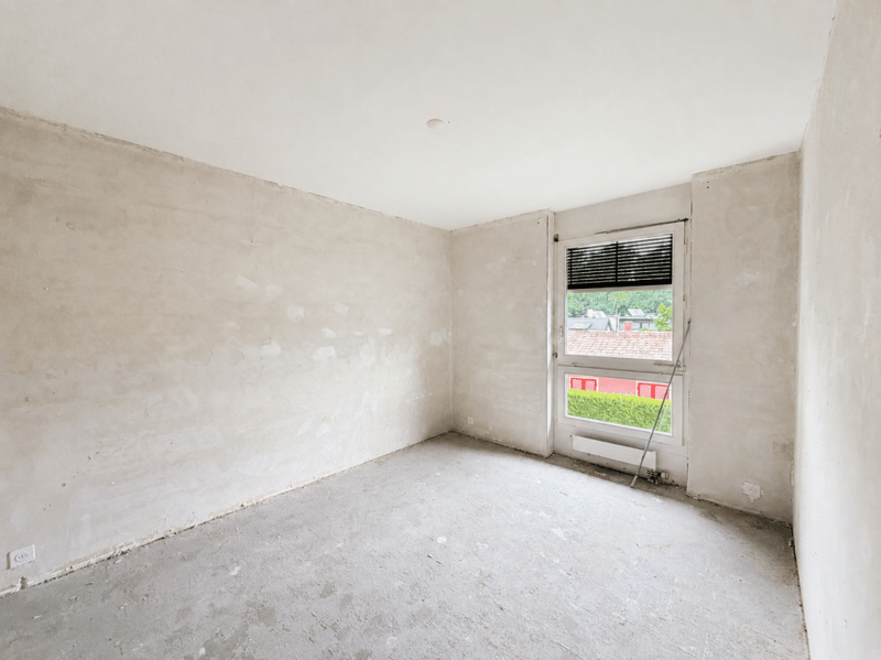 Villa contiguë entièrement à rafraichir située dans la commune résidentielle de Corsier (6)