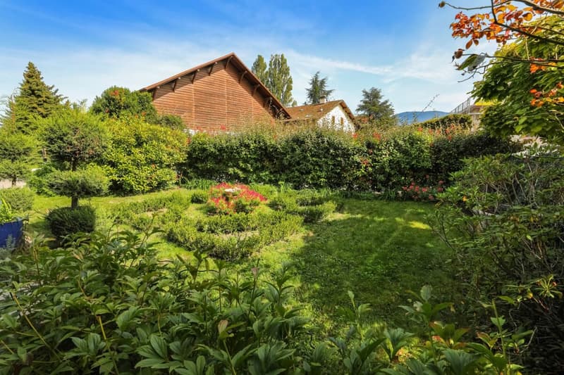 Ravissante villa en campagne avec Jardin en Bordure des Vignobles de Jussy (11)