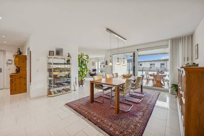 Moderne 4.5-Zimmer-Wohnung mit Balkon und Garage in Wettingen (1)