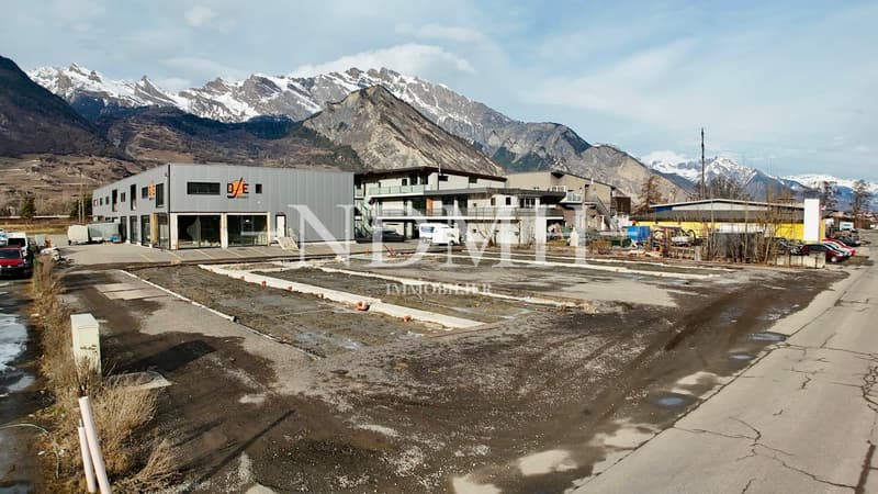 Parcelle exceptionnelle avec projet commercial autorisé (7)