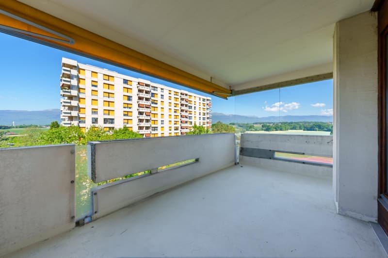 Spacieux appartement de 6 pièces avec une vue panoramique sur le Jura (2)