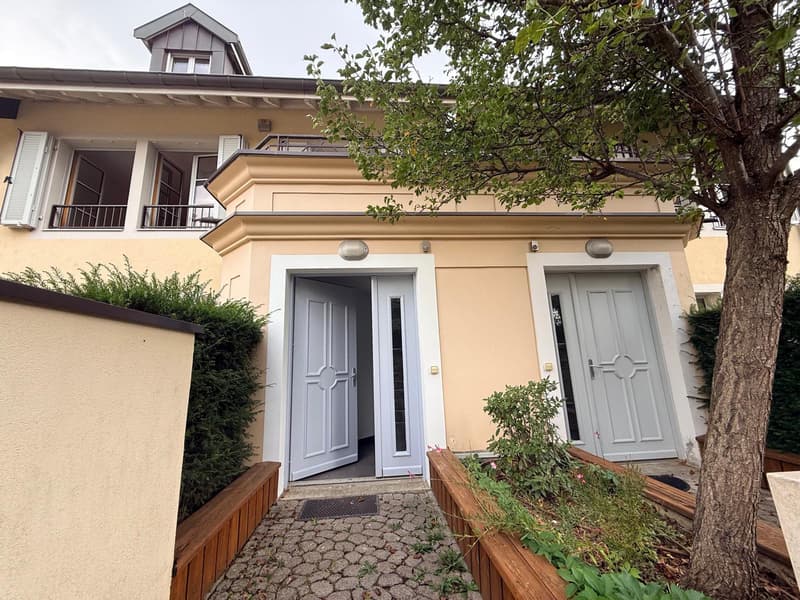 Triplex en Attique de Prestige aux Portes de Genève ? Centre de Ferney-Voltaire (1)