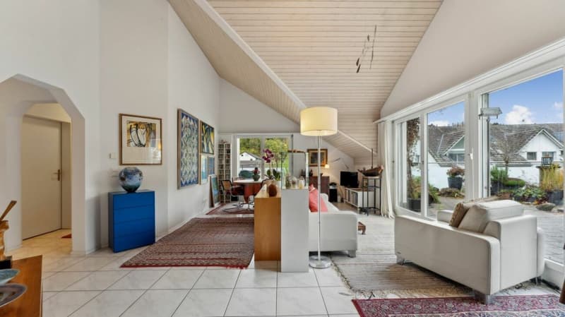 Charmante 3.5 Zimmer Dachwohnung mit Terrasse (2)