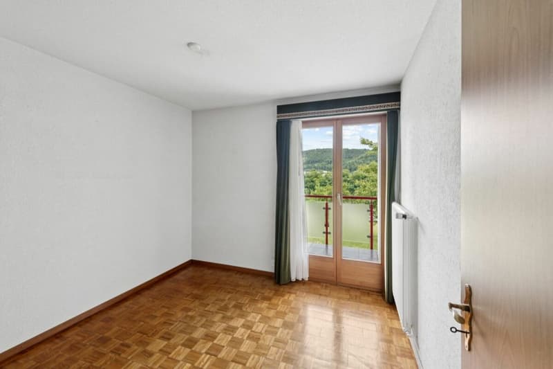 Zimmer mit Zugang zum Balkon