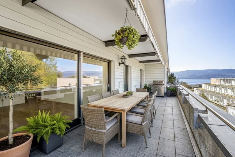 Première occupation après rénovation complète dans un emplacement central à Meilen - appartement mansardé près du lac de Zurich (8)