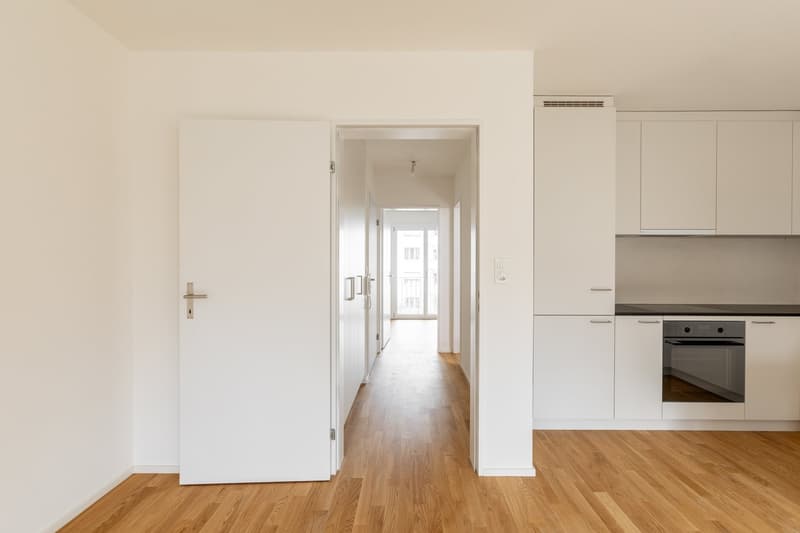 HELLE 2-ZIMMER WOHNUNG im 2. OG mit Lift im attraktiven Iselin-Quartier (3)