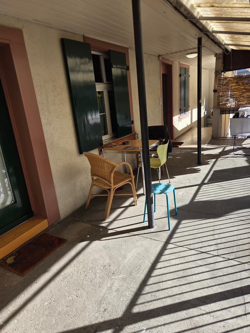 Gemütliches Studio mit Balkon an der Hauptstrasse in Binningen (8)