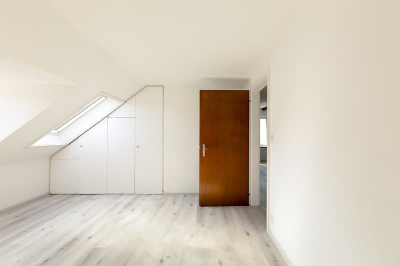 Helle 3,5 Zimmer-Dachwohnung nähe Kronenplatz (9)