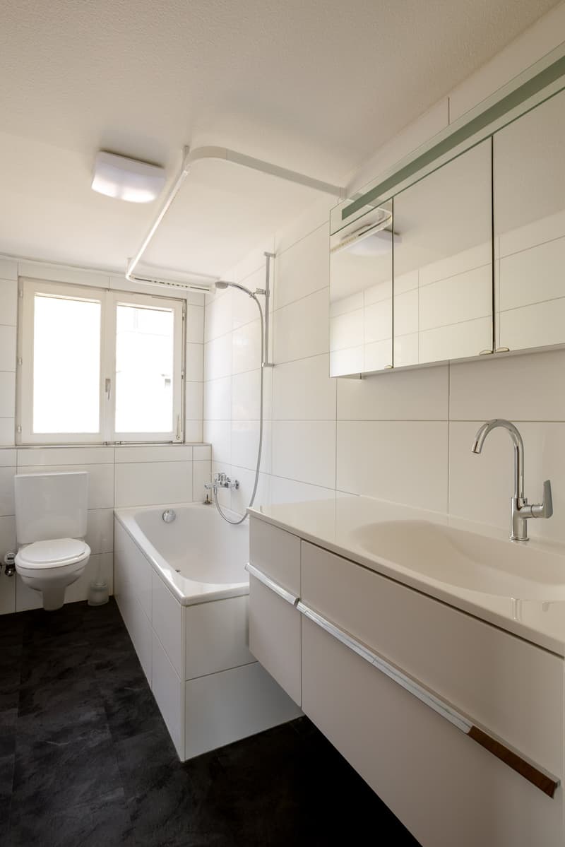 Helle 3,5 Zimmer-Dachwohnung nähe Kronenplatz (7)