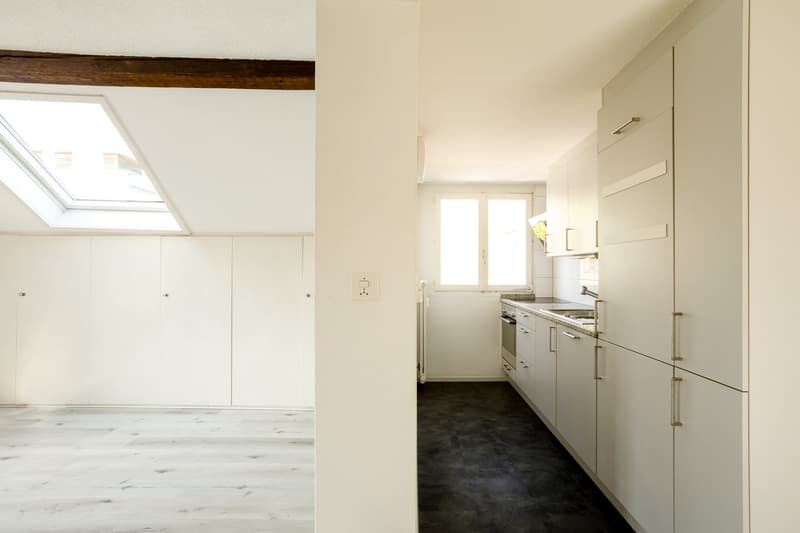 Helle 3,5 Zimmer-Dachwohnung nähe Kronenplatz (6)