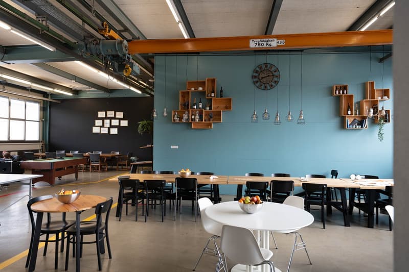 Fixer Arbeitsplatz im Shared Office in kreativer Fabrikhallen-Umgebung mit All-Inklusive-Service (12)