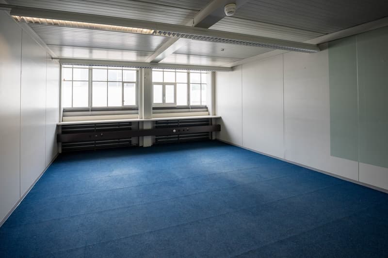 Fixer Arbeitsplatz im Shared Office in kreativer Fabrikhallen-Umgebung mit All-Inklusive-Service (3)
