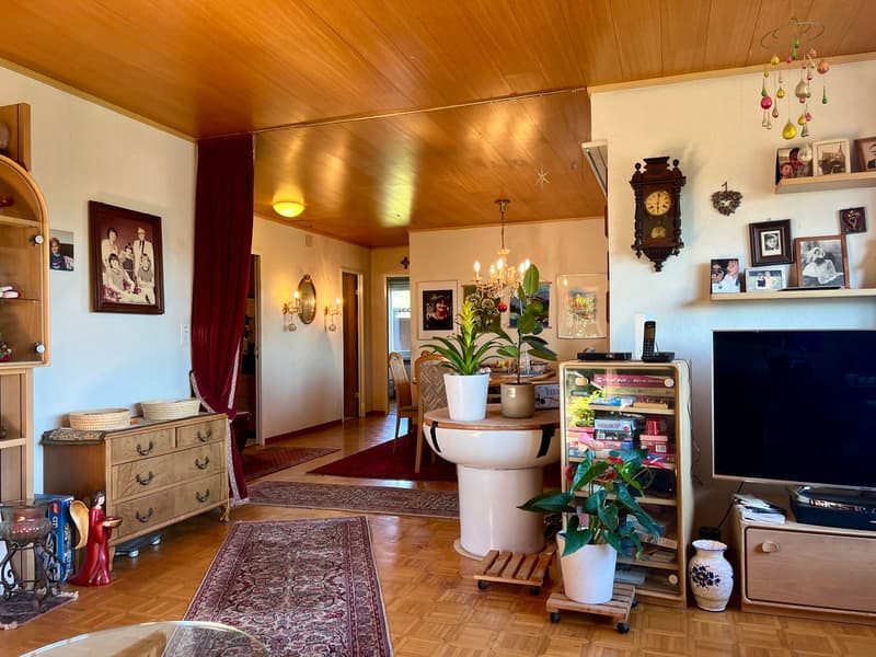 Eingangsbereich mit Esszimmer und Eingang Wohnzimmer