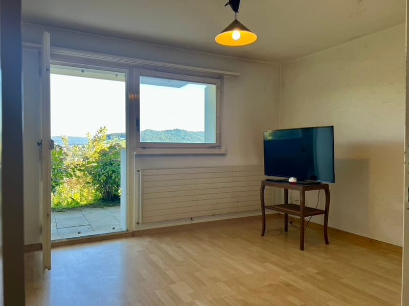 2. Wohn- oder Schlafzimmer mit direktem Zugang zum Garten