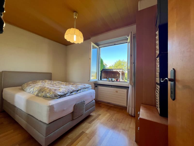 Kinderzimmer mit Aussicht nach Baden und zur eigenen Pergola