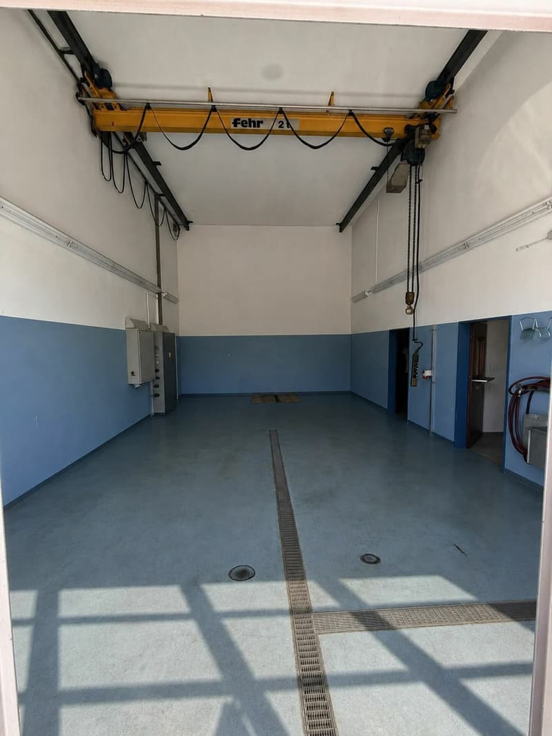 Halle mit Krananlage