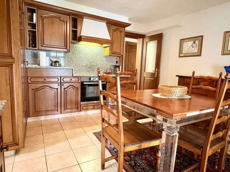 Charming Chalet with Mountain Views in Crans-Montana (10)