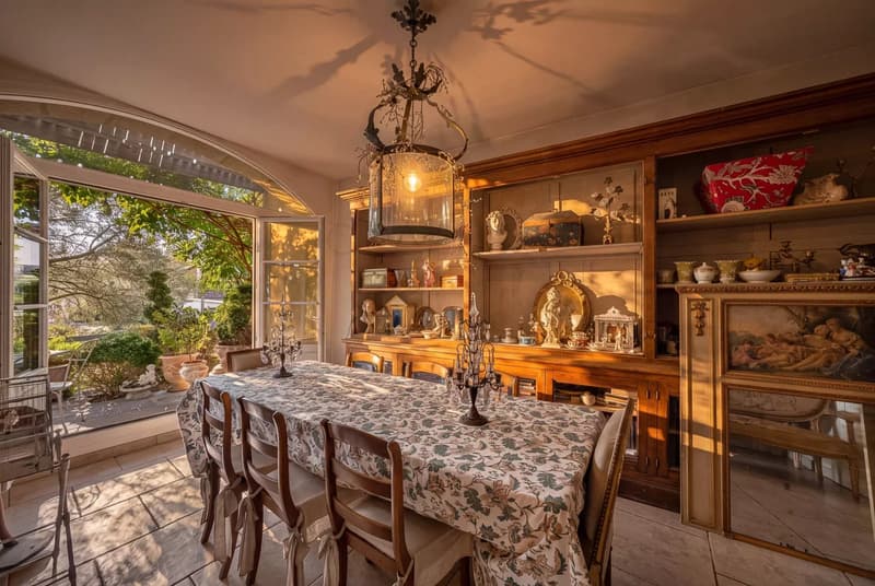 Renovated village house with mountain & lake views, Givrins (5)