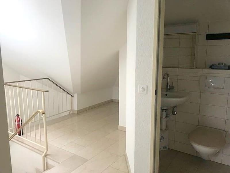 Grosser Atelierraum im Dachgeschoss mit Toilette (4)