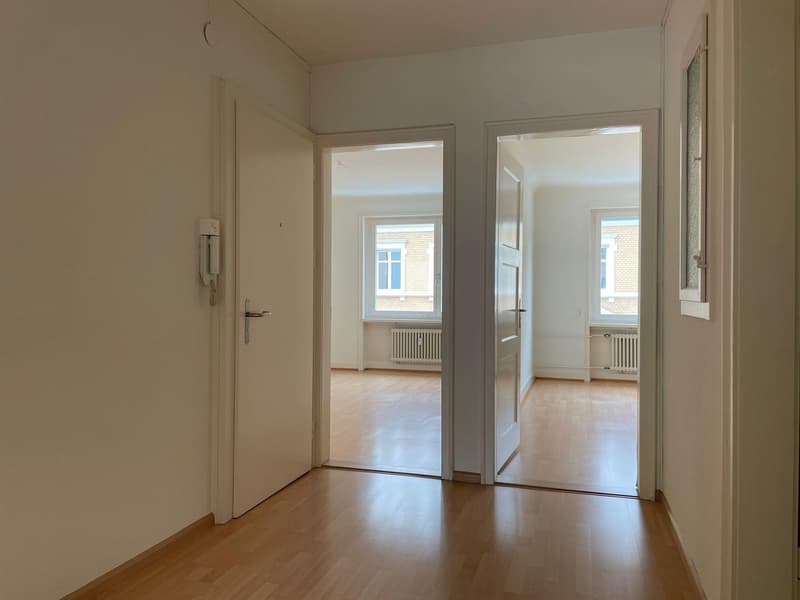 Wohnung mit Balkon zum grünen Innenhof beim Tellplatz (2)