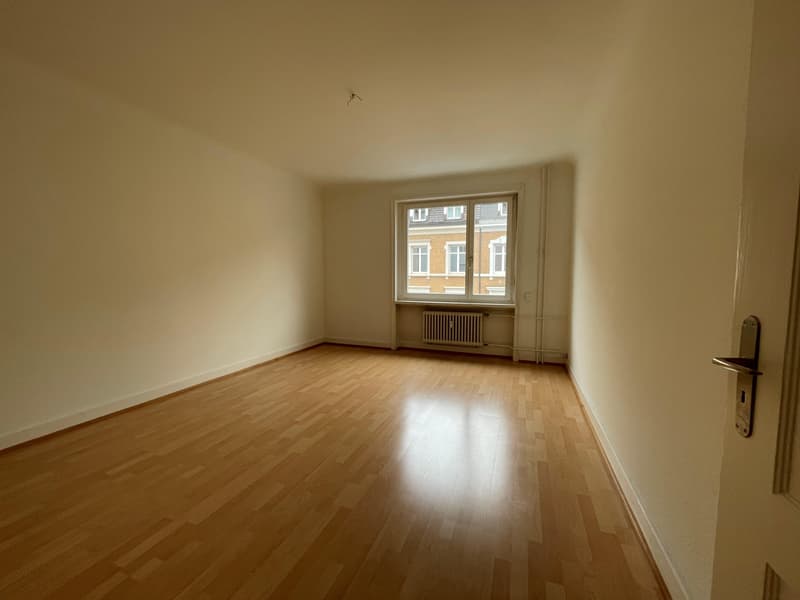 Wohnung mit Balkon zum grünen Innenhof beim Tellplatz (3)