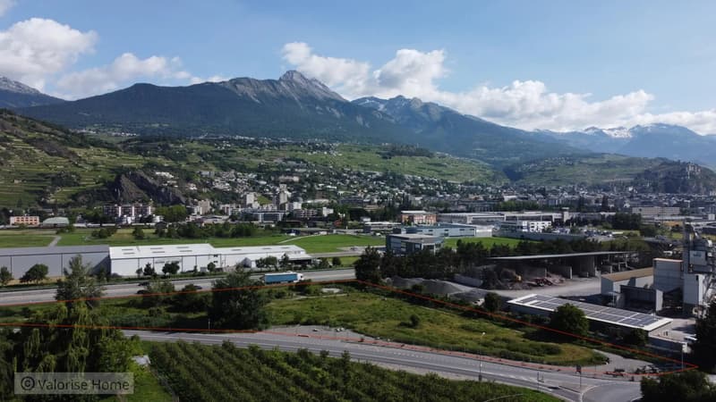 Terrains idéalement situés en bordure d'autoroute à Sion (3)