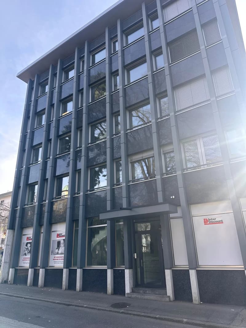 Grand bureau à louer idéalement situé au centre-ville de Sion (2)