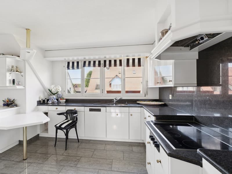 Luxuriöse, exklusive 6.5-Zimmer-Duplex-Wohnung  in Volketswil (4)