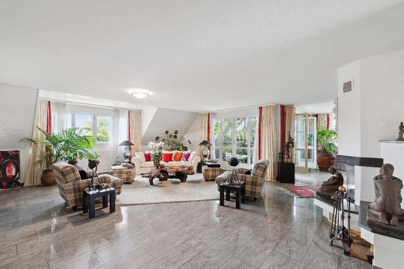 Luxuriöse, exklusive 6.5-Zimmer-Duplex-Wohnung  in Volketswil (2)