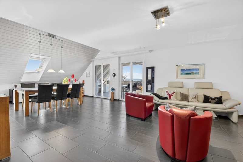 RESERVIERT Moderne 5.5-Zimmer-Maisonette-Wohnung mit unverbaubarer Sicht (3)