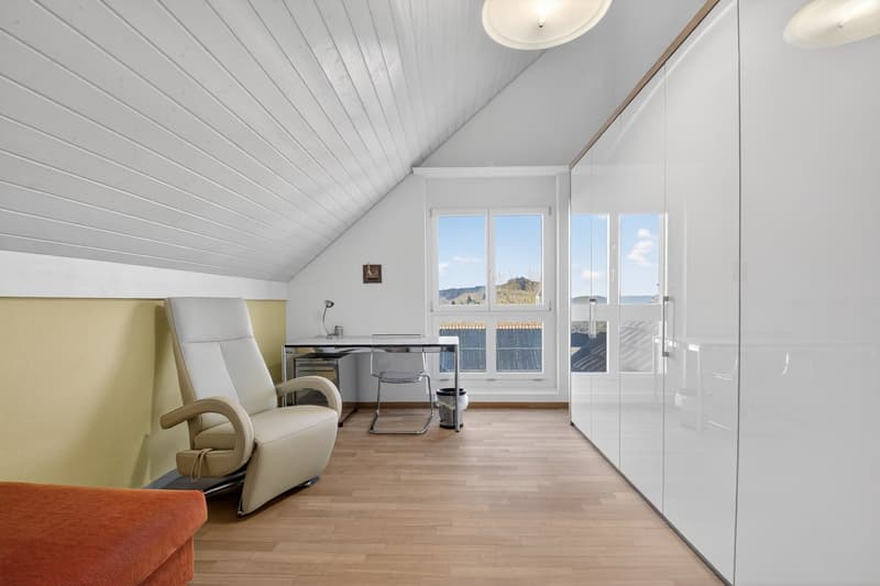 RESERVIERT Moderne 5.5-Zimmer-Maisonette-Wohnung mit unverbaubarer Sicht (10)