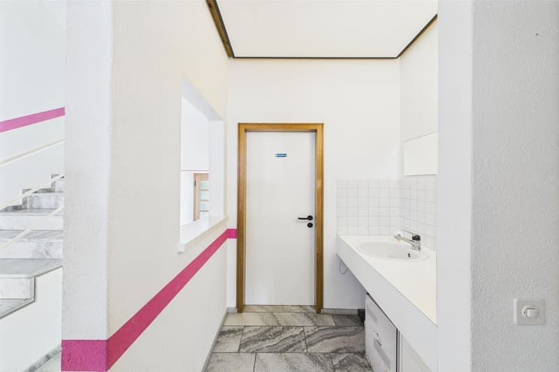 Multi-family house / rental property in an elegant, historic villa (11)