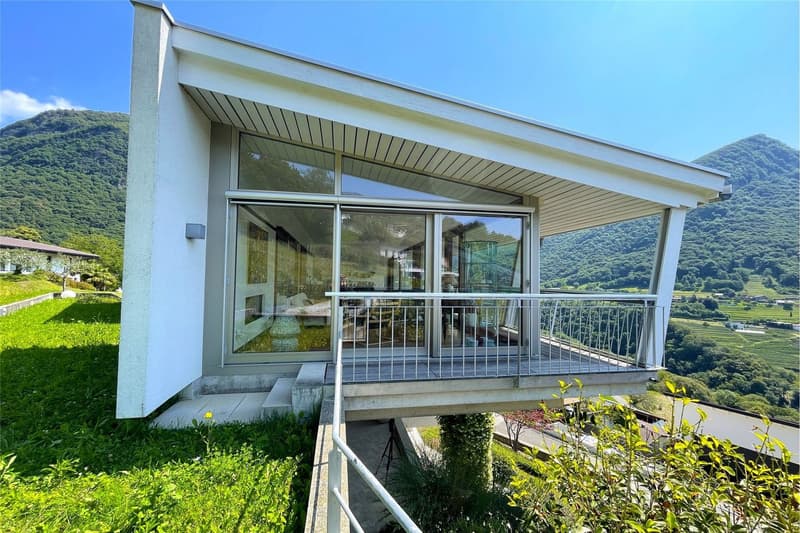 Design Villa in the Green of Arogno - Dreamlike Panoramic View! (3)