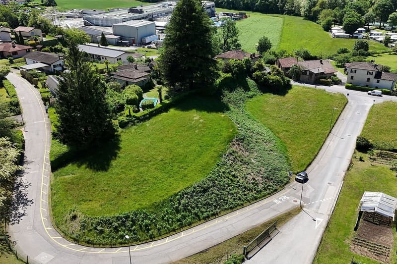 Terrain de construction intéressant R3 dans un excellent emplacement ensoleillé (7)