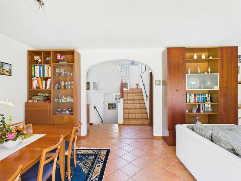 Villa indipendente con grande giardino e grottino caratteristico a Taverne (10)