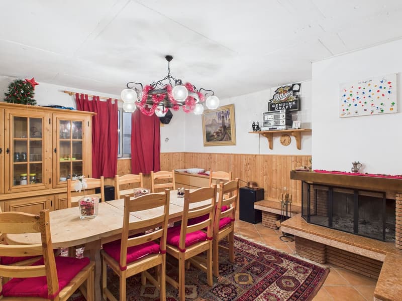 Villa indipendente con grande giardino e grottino caratteristico a Taverne (25)