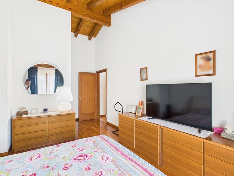 Villa indipendente con grande giardino e grottino caratteristico a Taverne (17)