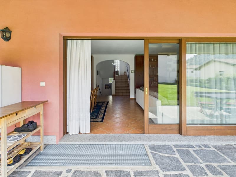 Villa indipendente con grande giardino e grottino caratteristico a Taverne (13)