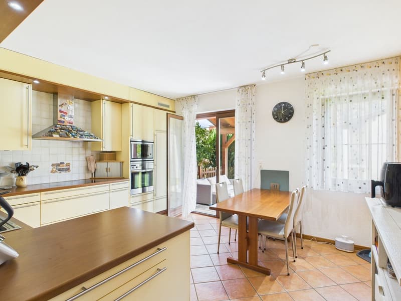 Villa indipendente con grande giardino e grottino caratteristico a Taverne (11)