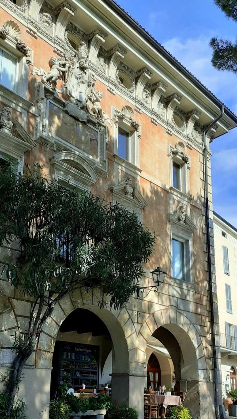 2.5-room apartment with a dreamy lake view in the heart of Morcote (11)