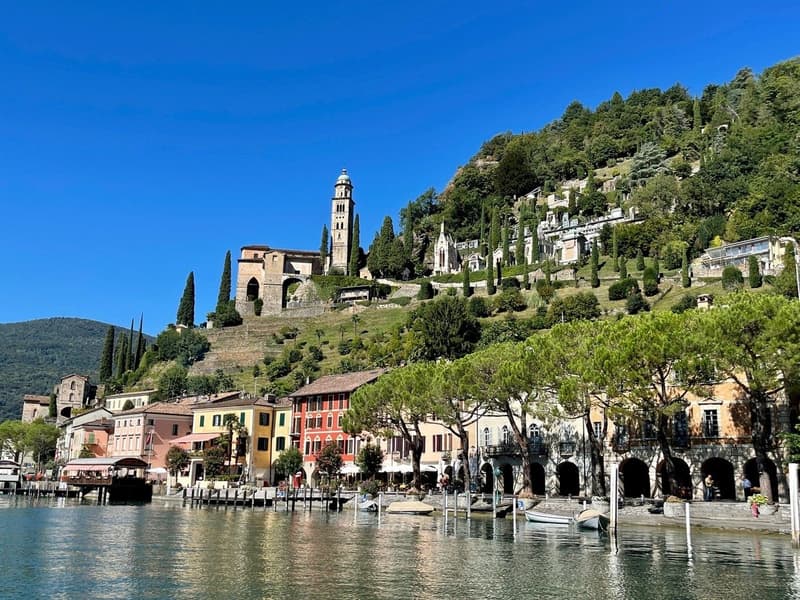 Local commercial sur la promenade du lac de Morcote avec portique et façade vitrée (8)