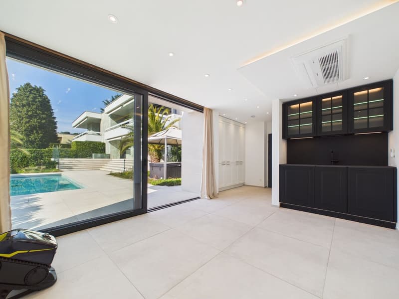 Villa de design exclusive avec piscine et jardin privé (4)