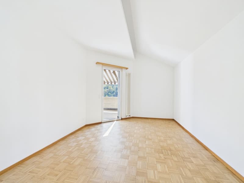 Haus mit grossem, bebaubarem Grundstück in sonniger Lage (10)