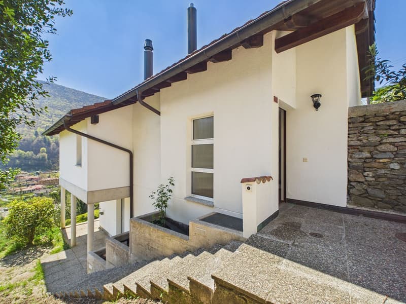 Haus mit grossem, bebaubarem Grundstück in sonniger Lage (4)