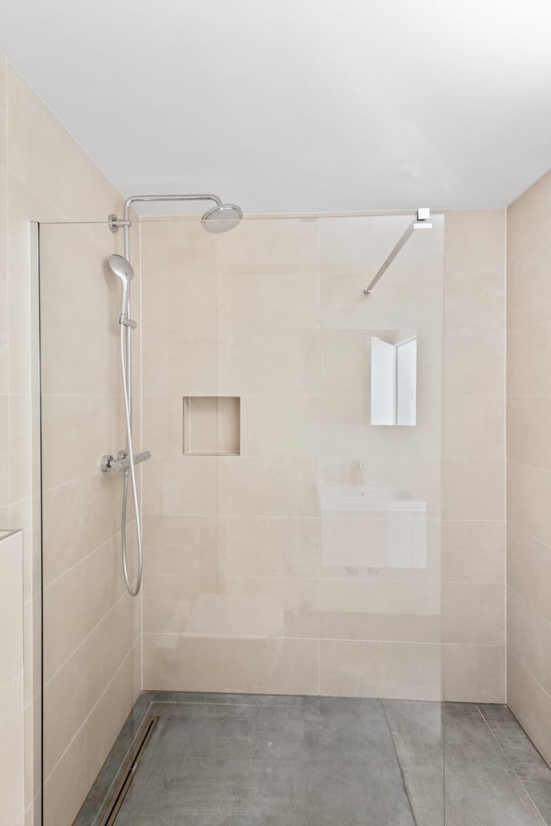 Moderne 2.5-Zimmer-Wohnung mit Regendusche in Aarwangen (4)