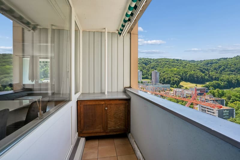 Exklusive 2.5-Zimmer-Wohnung im Obergeschoss mit Panorama-Weitsicht in Baden (11)
