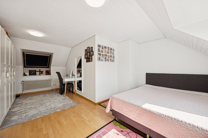 Ihr neues Zuhause auf zwei Ebenen: Grosszügige 5.5-Zimmer-Duplexwohnung (8)