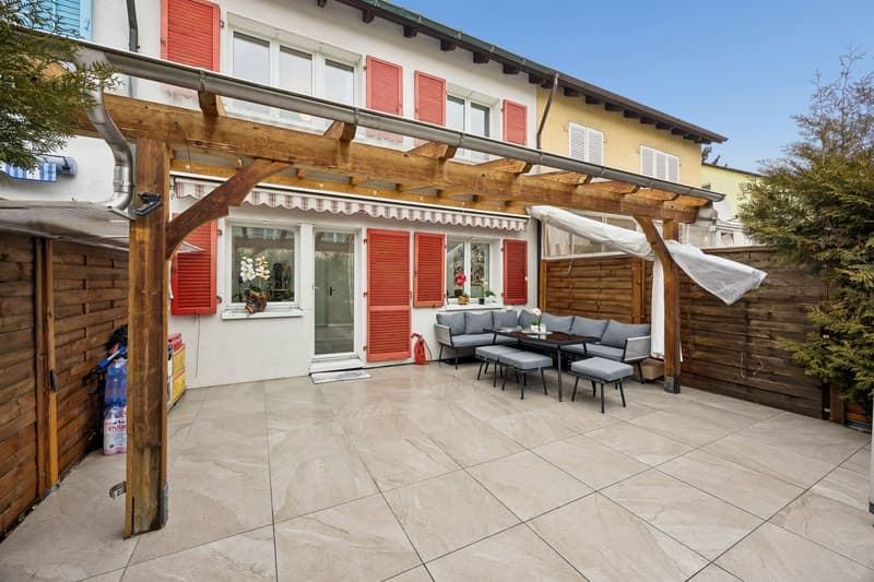 Renoviertes 5.5-Zimmer-Reihenhaus mit 166 m² Gesamtfläche & grosser Terrasse (2)