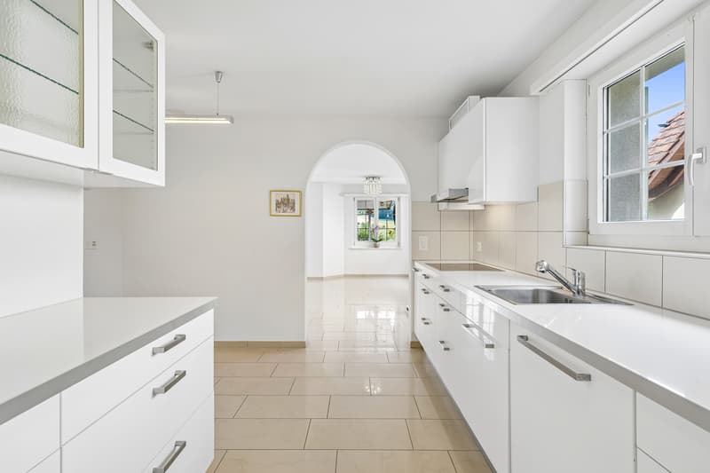 Exklusive Landhausvilla mit Türmli an sonniger Südwesthanglage, nur 30 Minuten bis Zürich HB (10)