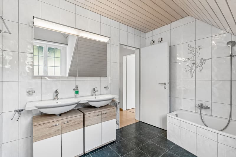Exklusive Landhausvilla mit Türmli an sonniger Südwesthanglage, nur 30 Minuten bis Zürich HB (11)